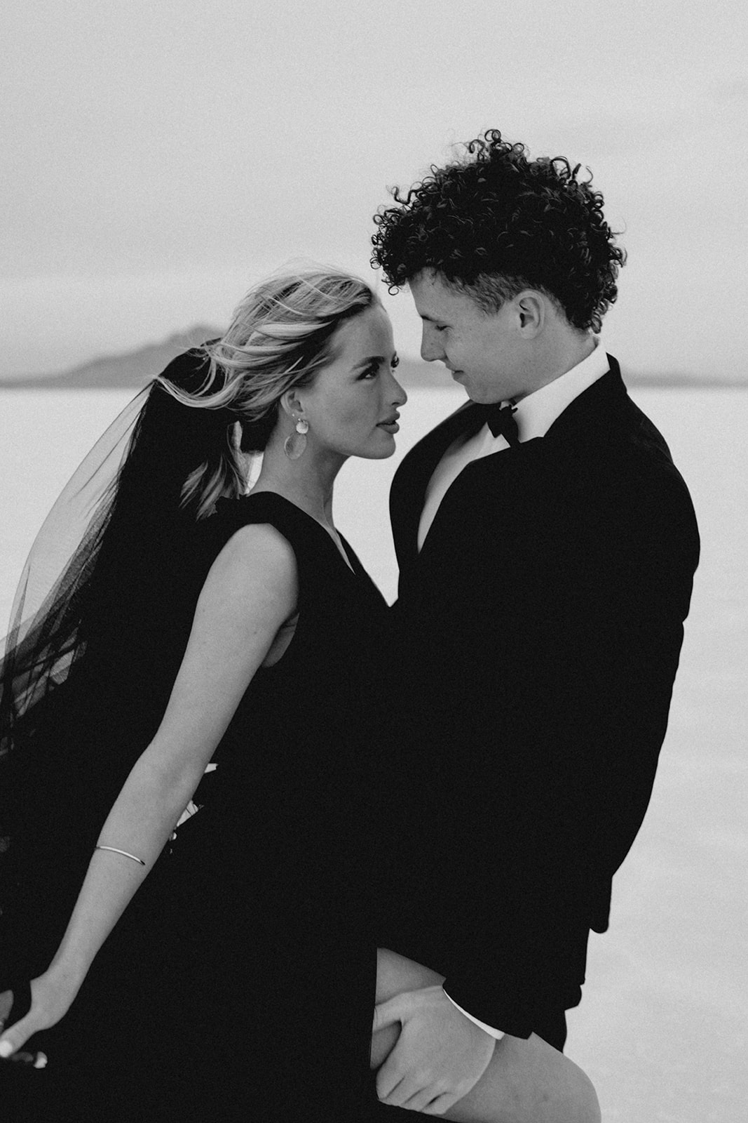 Intimate moment caught by Utah Salt Flats photographer during couple’s session
