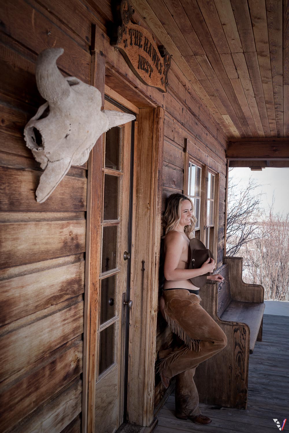 Cow skull as decor for this lovely cabin. And a stylish top-less photo. 